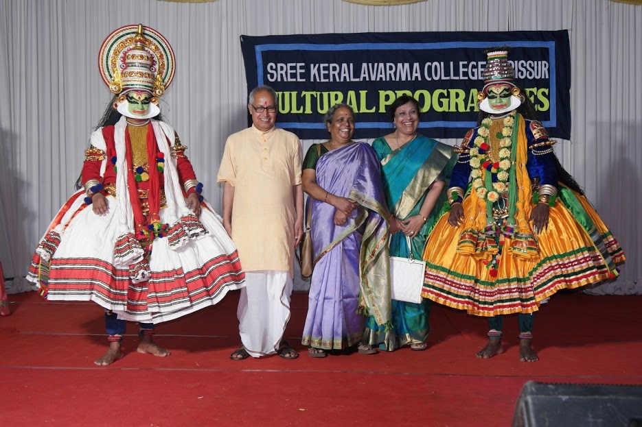 NAAC peer team with artists after cultural programmes